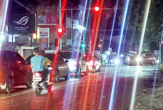 Musik Tradisional Hibur Pengendara di Lampu Merah Pasar Lama Lahat