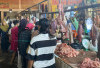 H-1 Idul Adha: Harga Daging Sapi Meroket di Pasar PTM Square Lahat