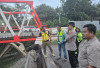 Kapolres Lahat Tinjau Lokasi Jembatan Muara Lawai yang Ambruk, Temui 4 Korban Sopir Truk