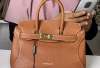 Ternyata Inilah Kenapa Banyak Selebriti Pakai Tas Hermes, Apakah Kamu Punya Koleksi Juga ?