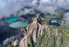 Melihat Keindahan Tiga Danau Kawah Warna Gunung Kelimutu Flores