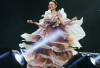 3 Potret Rossa Manggung Gunakan Dress Indah Saat Konser 'Here I Am'