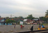 Serunya Anak-Anak Bermain Layangan di Lapangan Dadakan KAI di Area Lahat